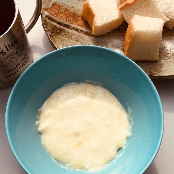 レンジで簡単！ひとりチーズフォンデュ朝ごはんに